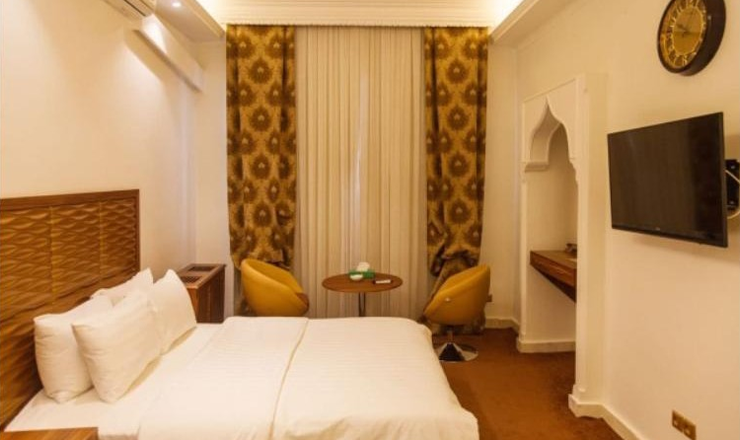 Sri Purushottam Bhakta Nivas AC Room